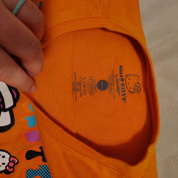 Hello Kitty & Friends 5-Piece Clothing Bundle - Shirts & Biker Shorts - Picture 7 of 10